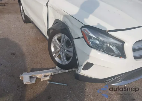 2017 Mercedes-Benz Gla 250 4Matic z USA, uszkodzony, nr VIN WDCTG4GB5HJ340252